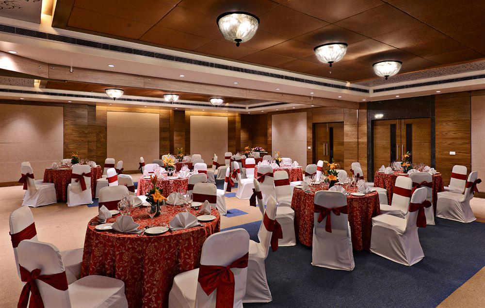 Leisure Inn Grand Chanakya Jaipur Exteriör bild